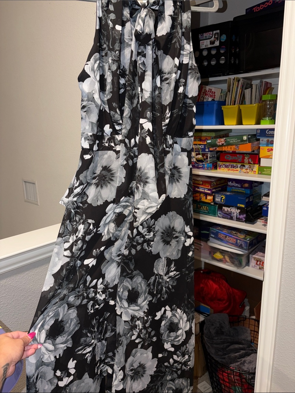Sleeveless Black and White Floral Maxi Dress - Picture 10 of 13